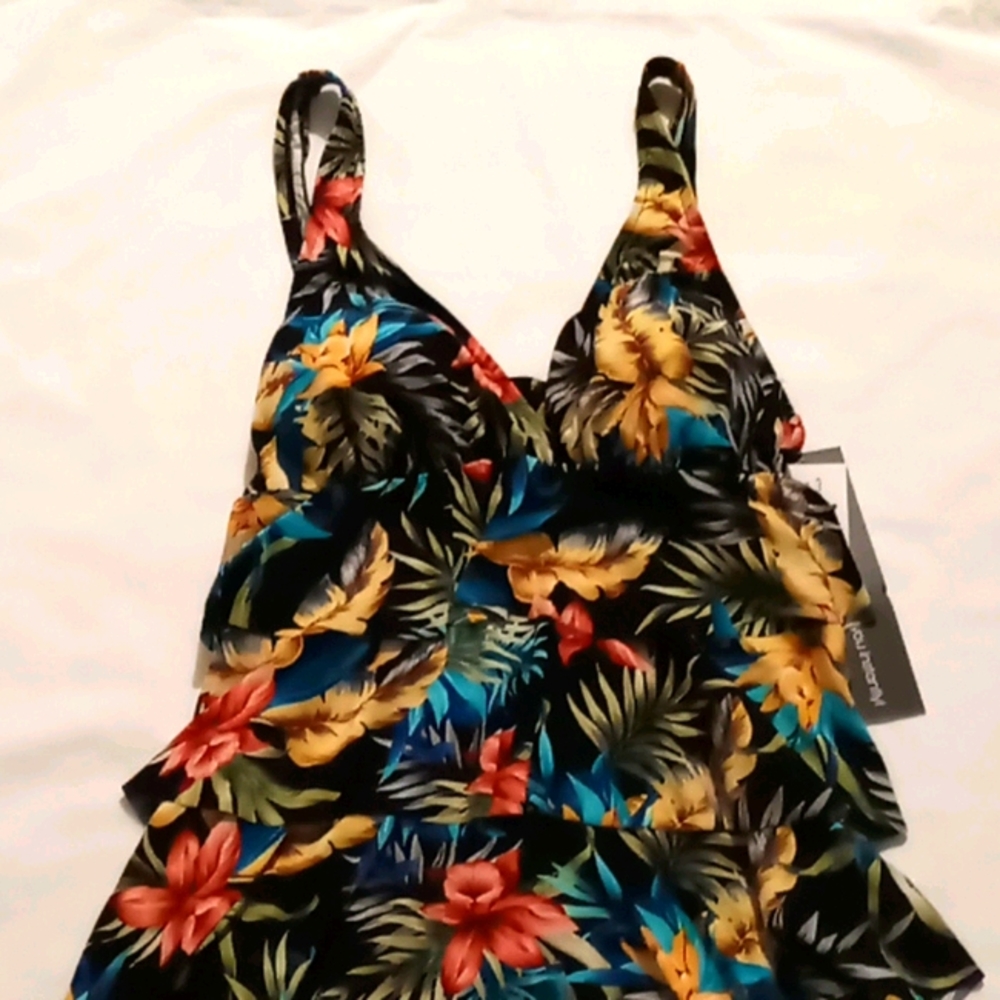 Vanishing act by magic brand swim top size 12